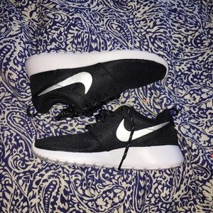 Nike roshe one shoes